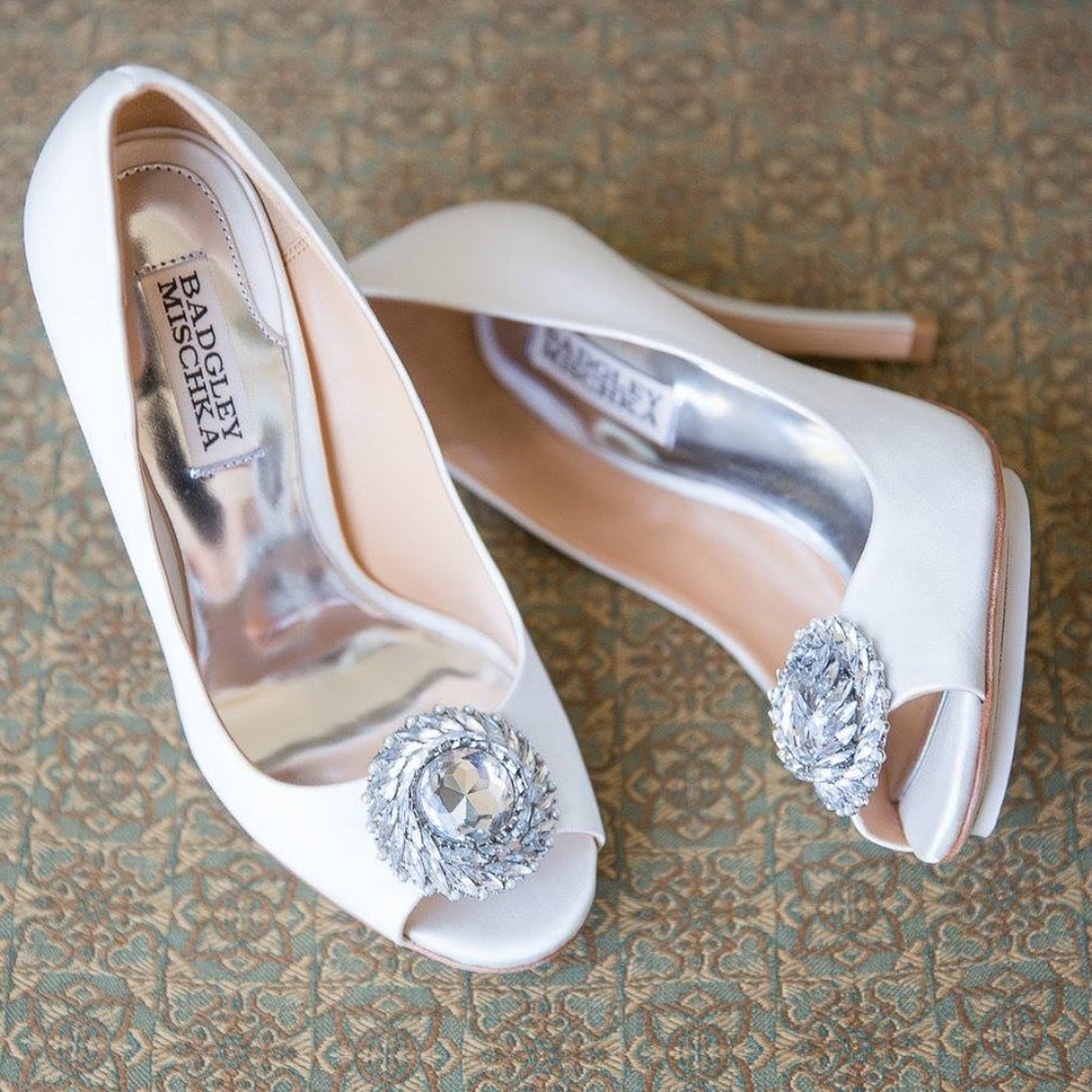 Badgley Mischka Women's Beaming Open-Toe Pump